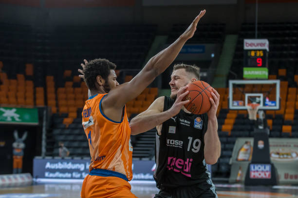 布云朝克特 布云朝克特